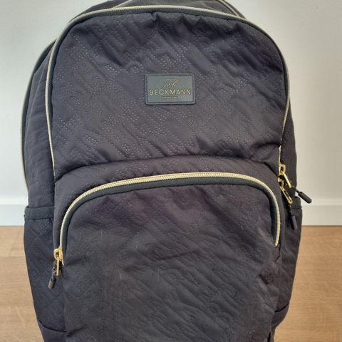 Skolesekk 30 liter. Beckman sport junior black gold