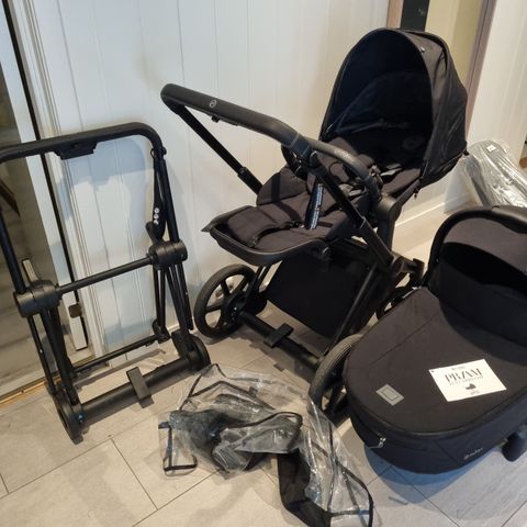 Cybex e-priam 2023