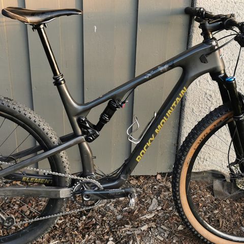 godt vedlikeholdt Rocky mountain element c 70 2021 .mod i str L