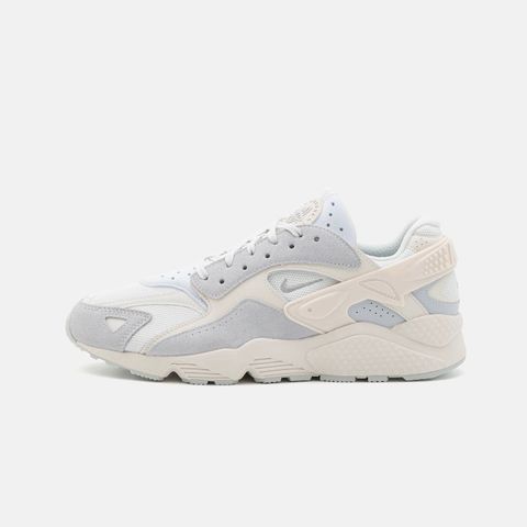 Nike air huarache Strl 44 ( små i Strl)