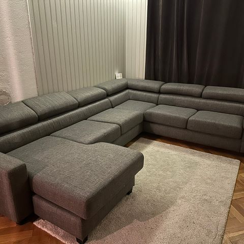 Stor sofa med sjeselong