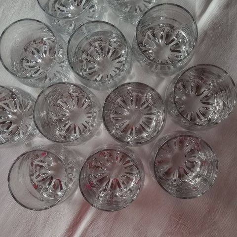 12 ubrukte tønneformede glass 120 kr