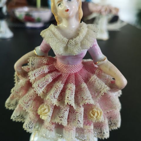 Dresden Lace Porselen Ballerina Figurine