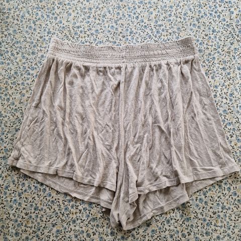 Pent brukt H&M Linen Blend beige shorts str 170