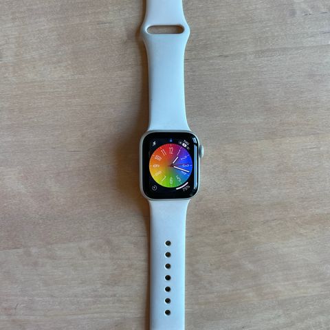 Ny pris!! Apple Watch SE 40mm - som ny! Garanti t.o.m. 22. okt 2024, Hvit rem.