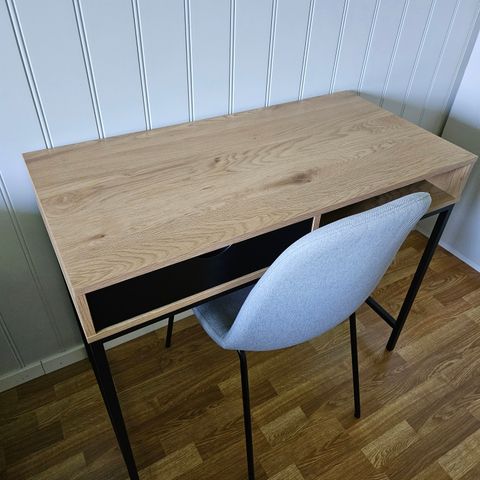 Skrivebord TRAPPEDAL 48x95 eik/svart med stol