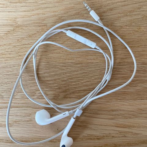 Apple Earpods med 3,5 mm headphone plug