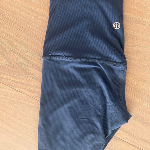 Lululemon tights US size 2