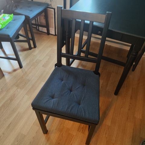 3 stk Ikea kjøkkenstol Stefan + 3 stk stolpute Justina