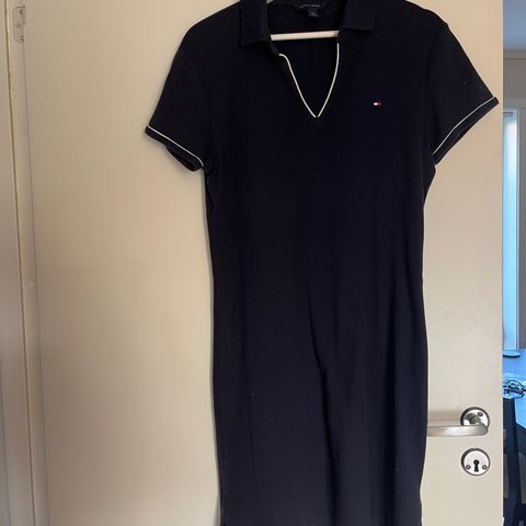 Tommy Hilfiger kjole str L selges hbo 50kr