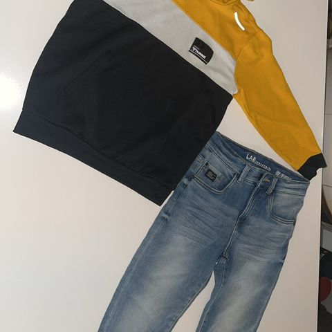 Hummel genser + jeans str 134