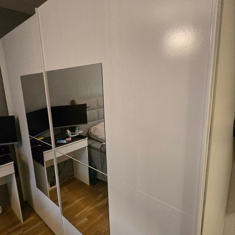 Skyvedørsgarderobe selges billig