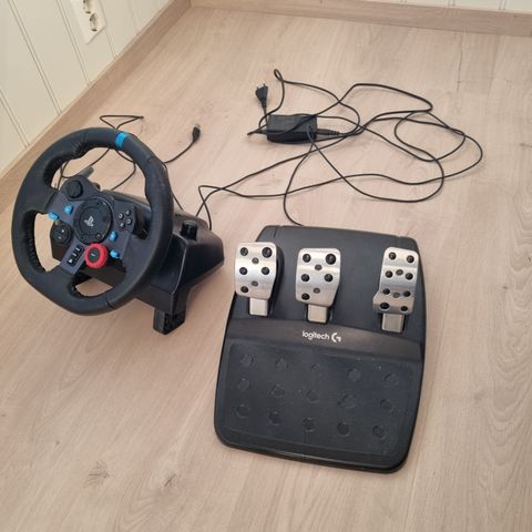 Logitech g29 ratt og pedaler