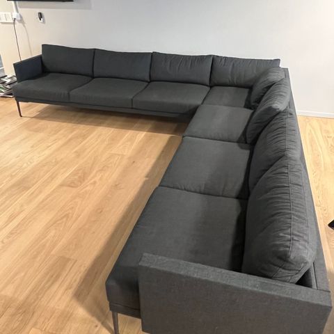 Stor Arper Steeve 7-seter modulsofa selges 320 x 320