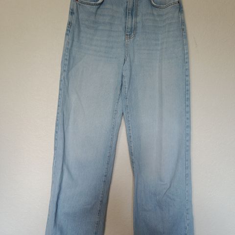 Gina Tricot jeans i størrelse 36/38