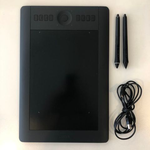 Wacom Intuos Pro Medium pen tablet