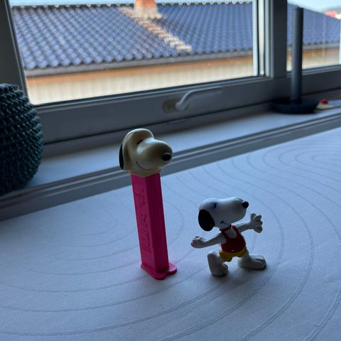 Retro Snoopy pez og liten figur