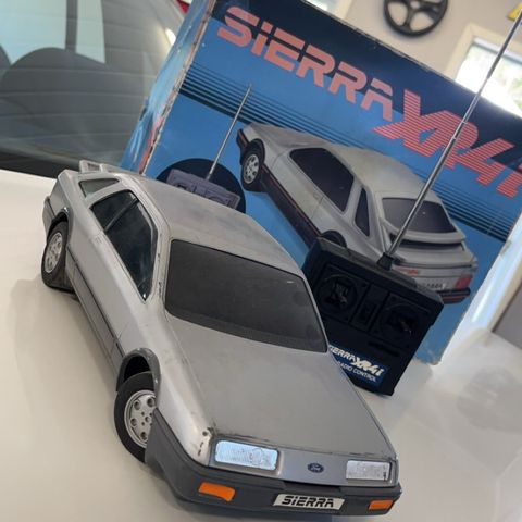 Ford sierra xr4i radiostyrt bil