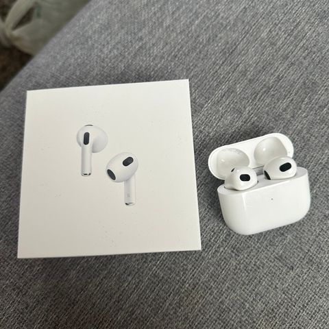 Apple AirPods 3rd Gen Lightning