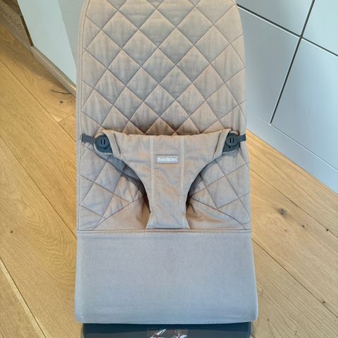 Svært pent brukt BabyBjörn vippestol, beige bliss (reservert)