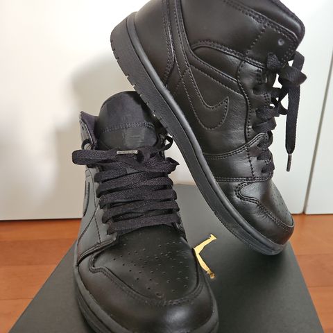 Helt nye Air Jordan 1 Mid i sort