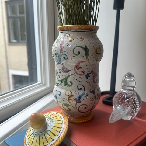 Italiensk Deruta keramisk krukke / vase med lokk