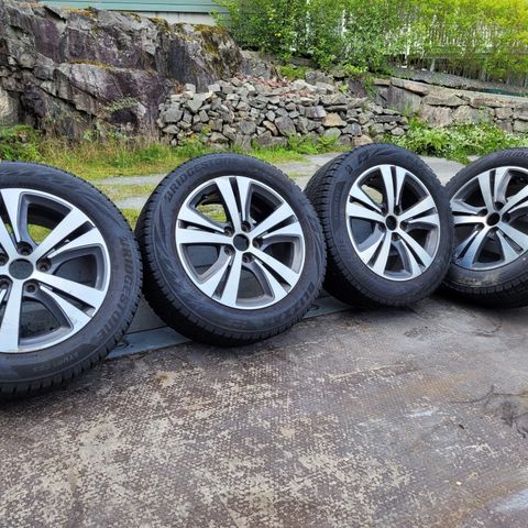 Bridgestone piggfrie vinterhjul til Peugeot 308