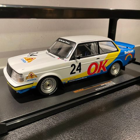 1/18 Ixo Volvo 240 Turbo