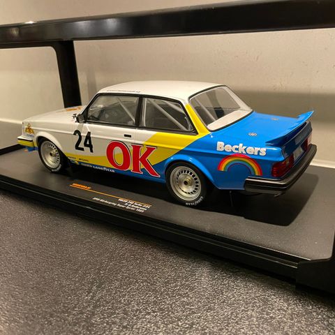 1/18 Ixo Volvo 240 Turbo