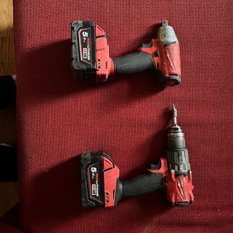 Two drill and batteries