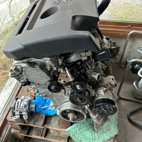 Motor til Rav4 med girkasse (diesel motor)