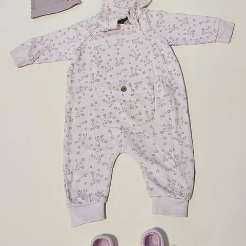 Bomull babydress fra Reflex med lue .