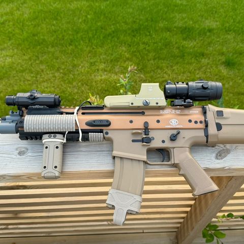 Scar Mk16 med masse utstyr!