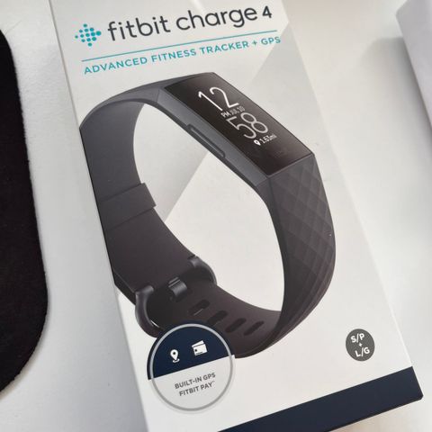 Ubrukt Fitbit Charge 4