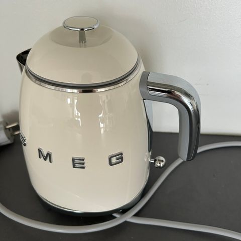 Vannkoker fra smeg selge til  850kr gratis frakt og porto