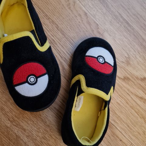 Pokemon tøfler knapt brukt