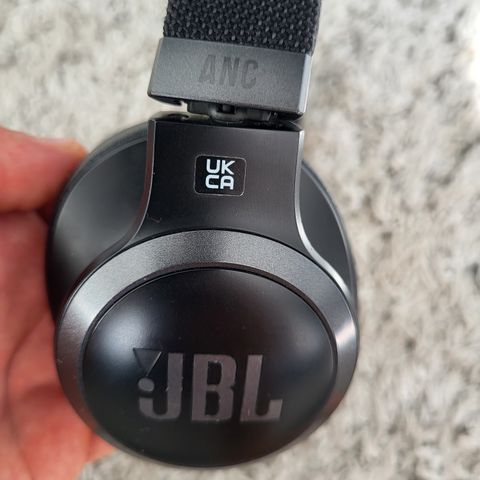 JBL LIVE 660NC