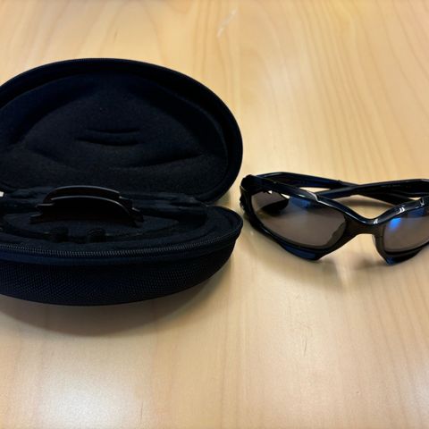 Oakley Sun Glasses, with replacement lens.