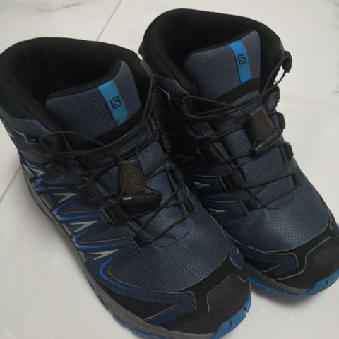 Salomon size 34 vintersko