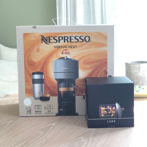 Hvit Nespresso Vertuo Next (2021) + Lume kapselholder