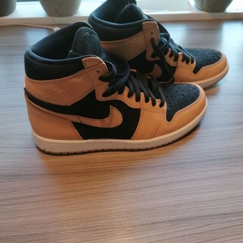 Nike Jordan 1 high heirloom