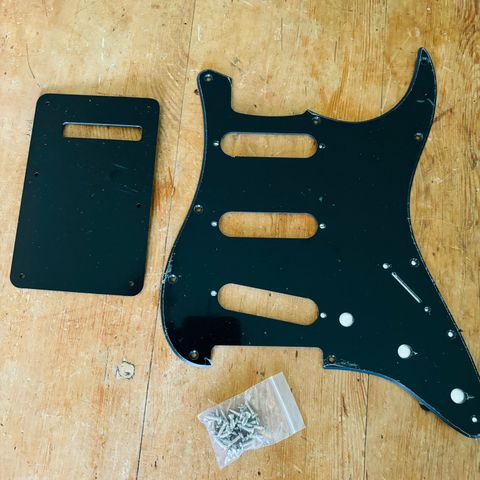 Sort 1 ply pickguard stratocaster