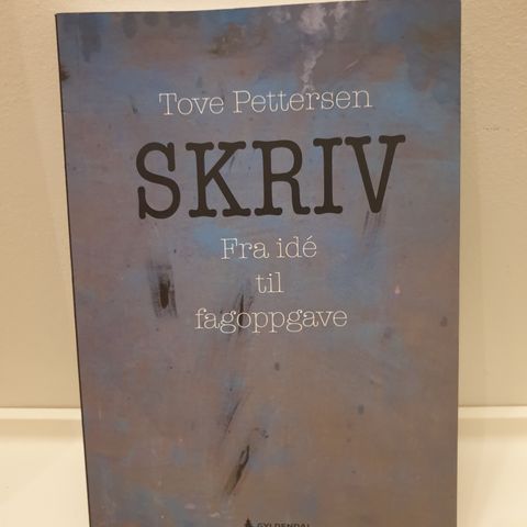 "SKRIV Fra idé til fagoppgave" av Tove Pettersen