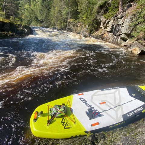 Leier ut en 9‘6″ RAPID (WHITE WATER) oppblåsbar SUP for ELV/ surfing