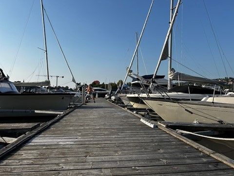 Flytebrygge og utriggere fra Småbåthavner AS