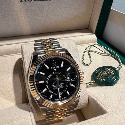 Ny Rolex Sky-Dweller 336933 - Two-tone, Fluted, Jubilee og Bright-black skive