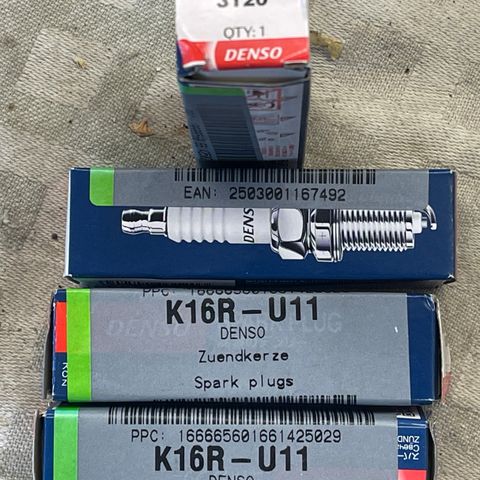 4stk Denso tenningsplugger.  K16R U11