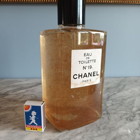 Chanel no 19 utstillingsflaske Xtra stor