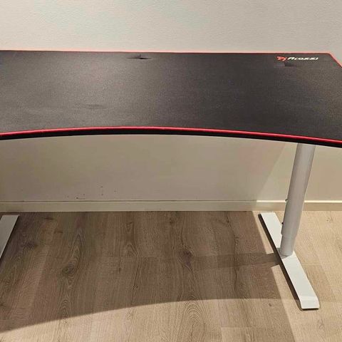 Arozzi Arena Gaming Desk hvit