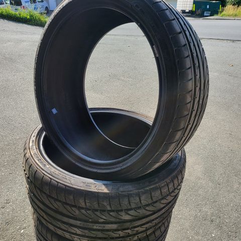 235/35 R19 | 9+mm | nesten nye | sommerdekk